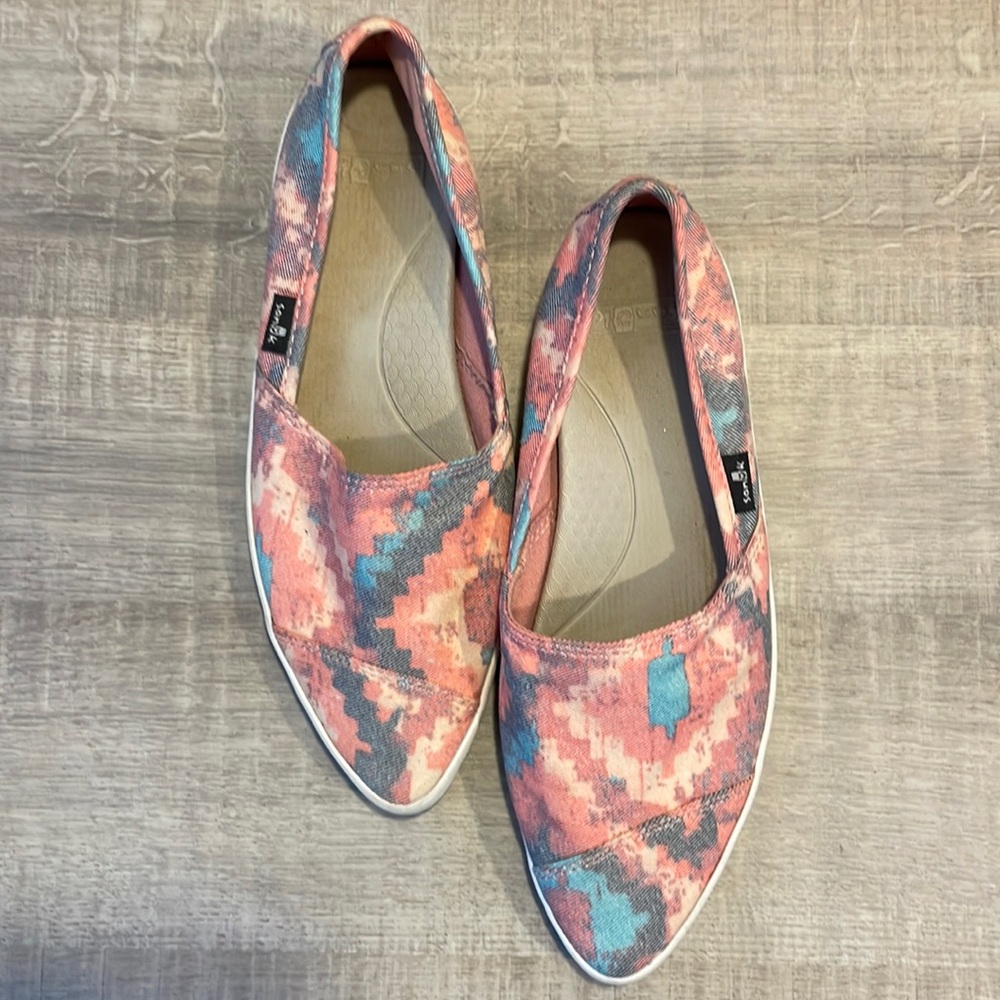 New SANUK cute printed flats